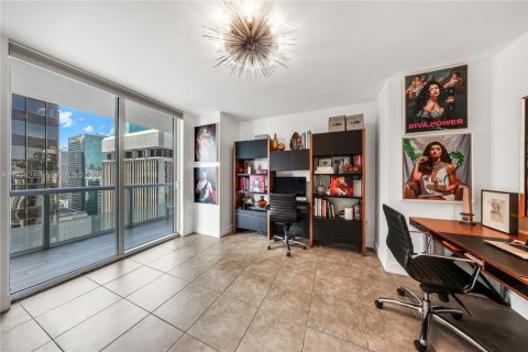 Купить кондоминиум в Майами, Флорида 2 спальни, 116.69м2, № 1987154 - фото 17