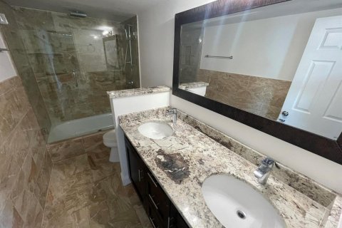 Condo in West Palm Beach, Florida, 2 bedrooms  № 2182860 - photo 11