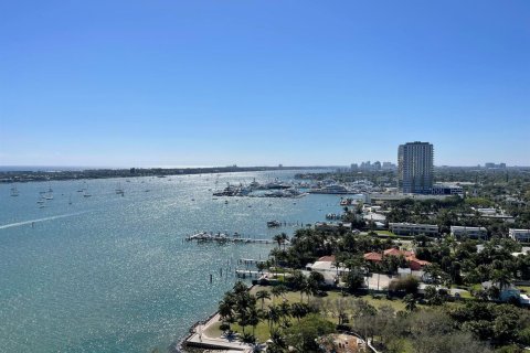 Condo in West Palm Beach, Florida, 2 bedrooms  № 2182860 - photo 27