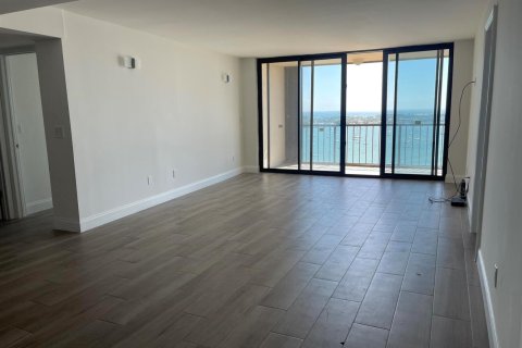 Condo in West Palm Beach, Florida, 2 bedrooms  № 2182860 - photo 7