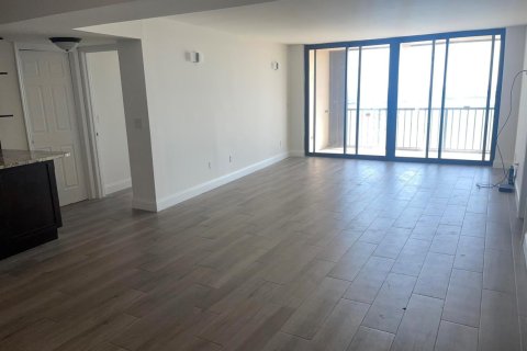 Condo in West Palm Beach, Florida, 2 bedrooms  № 2182860 - photo 8