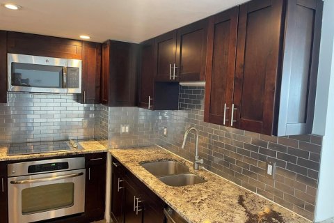 Condo in West Palm Beach, Florida, 2 bedrooms  № 2182860 - photo 4