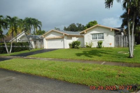 Villa ou maison à vendre à Sunrise, Floride: 4 chambres, 166.39 m2 № 1941765 - photo 2