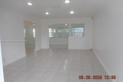 Villa ou maison à vendre à Sunrise, Floride: 4 chambres, 166.39 m2 № 1941765 - photo 6