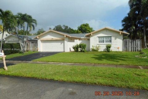 Villa ou maison à vendre à Sunrise, Floride: 4 chambres, 166.39 m2 № 1941765 - photo 4