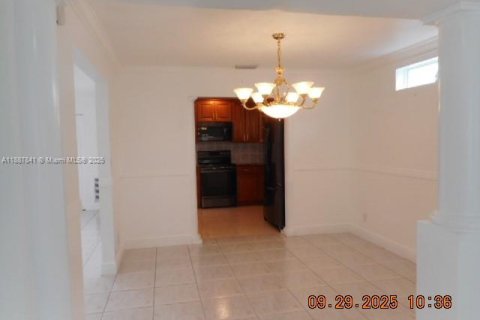 Villa ou maison à vendre à Sunrise, Floride: 4 chambres, 166.39 m2 № 1941765 - photo 9