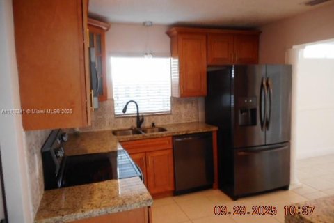 Villa ou maison à vendre à Sunrise, Floride: 4 chambres, 166.39 m2 № 1941765 - photo 12