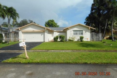 Villa ou maison à vendre à Sunrise, Floride: 4 chambres, 166.39 m2 № 1941765 - photo 1