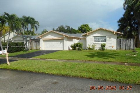 Villa ou maison à vendre à Sunrise, Floride: 4 chambres, 166.39 m2 № 1941765 - photo 3