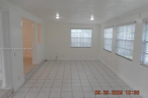 Villa ou maison à vendre à Sunrise, Floride: 4 chambres, 166.39 m2 № 1941765 - photo 11