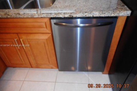 Villa ou maison à vendre à Sunrise, Floride: 4 chambres, 166.39 m2 № 1941765 - photo 15