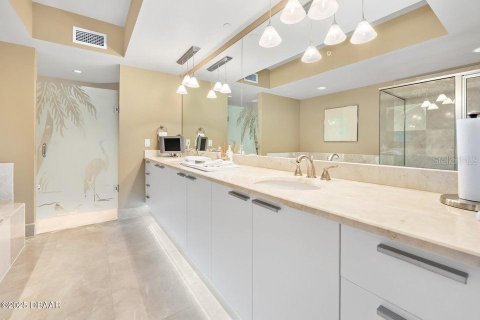 Condo in Daytona Beach, Florida, 2 bedrooms  № 1816043 - photo 23