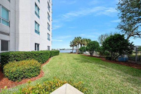 Condo in Daytona Beach, Florida, 2 bedrooms  № 1816043 - photo 29