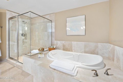 Condo in Daytona Beach, Florida, 2 bedrooms  № 1816043 - photo 22
