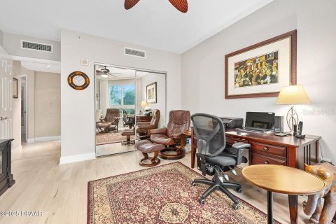 Condo in Daytona Beach, Florida, 2 bedrooms  № 1816043 - photo 18