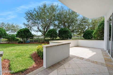 Condo in Daytona Beach, Florida, 2 bedrooms  № 1816043 - photo 27