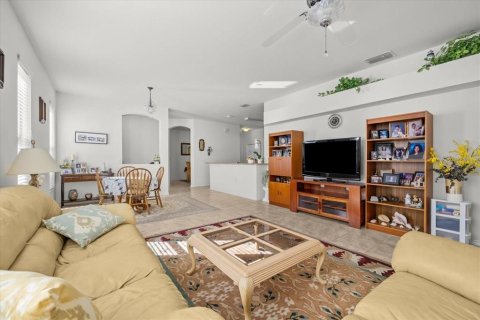 Villa ou maison à vendre à Wesley Chapel, Floride: 3 chambres, 158.68 m2 № 2415002 - photo 11