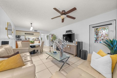 Copropriété à vendre à Doral, Floride: 2 chambres, 92.16 m2 № 2066645 - photo 3