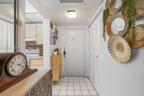 Copropriété à vendre à Doral, Floride: 2 chambres, 92.16 m2 № 2066645 - photo 12