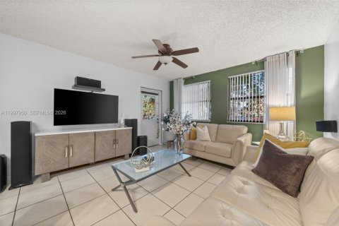 Copropriété à vendre à Doral, Floride: 2 chambres, 92.16 m2 № 2066645 - photo 4