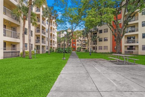 Copropriété à vendre à Doral, Floride: 2 chambres, 92.16 m2 № 2066645 - photo 2