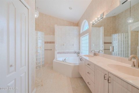 Villa ou maison à vendre à Ormond Beach, Floride: 3 chambres, 202.62 m2 № 1905705 - photo 15