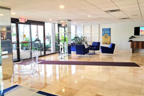 Condo in Hollywood, Florida, 2 bedrooms № 1957558 - photo 23