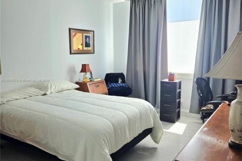 Condo in Hollywood, Florida, 2 bedrooms № 1957558 - photo 17