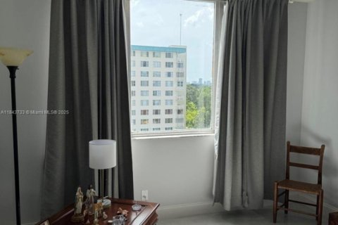 Condo in Hollywood, Florida, 2 bedrooms № 1957558 - photo 13