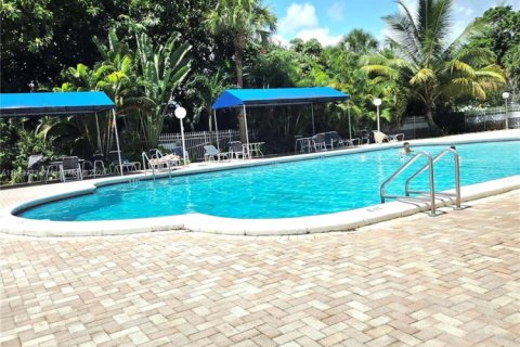 Condo in Hollywood, Florida, 2 bedrooms № 1957558 - photo 24