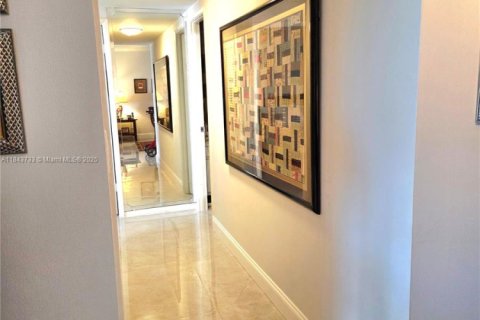 Condo in Hollywood, Florida, 2 bedrooms № 1957558 - photo 10