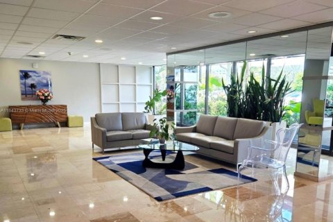 Condo in Hollywood, Florida, 2 bedrooms № 1957558 - photo 22