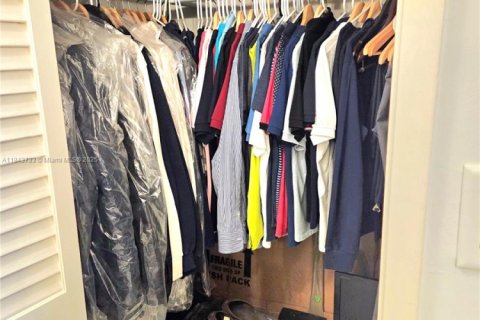 Condo in Hollywood, Florida, 2 bedrooms № 1957558 - photo 16