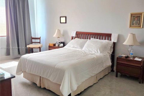 Condo in Hollywood, Florida, 2 bedrooms № 1957558 - photo 11