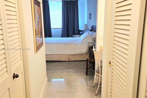 Condo in Hollywood, Florida, 2 bedrooms № 1957558 - photo 15