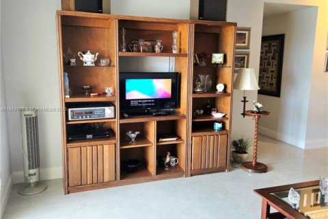 Condo in Hollywood, Florida, 2 bedrooms № 1957558 - photo 4