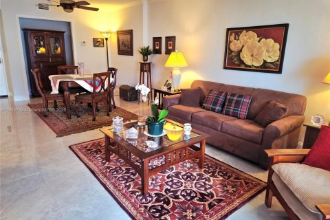 Condo in Hollywood, Florida, 2 bedrooms № 1957558 - photo 1