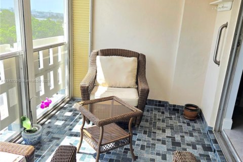 Condo in Hollywood, Florida, 2 bedrooms № 1957558 - photo 6