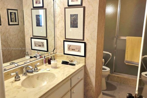 Condo in Hollywood, Florida, 2 bedrooms № 1957558 - photo 14
