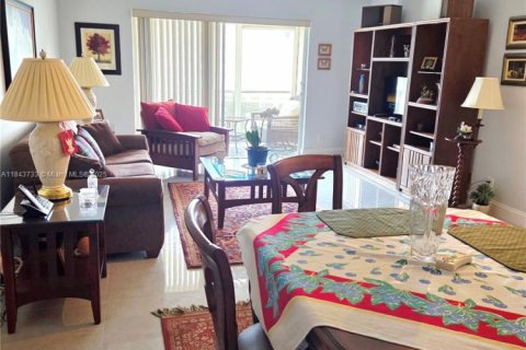 Condo in Hollywood, Florida, 2 bedrooms № 1957558 - photo 3