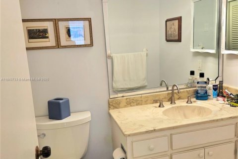 Condo in Hollywood, Florida, 2 bedrooms № 1957558 - photo 19