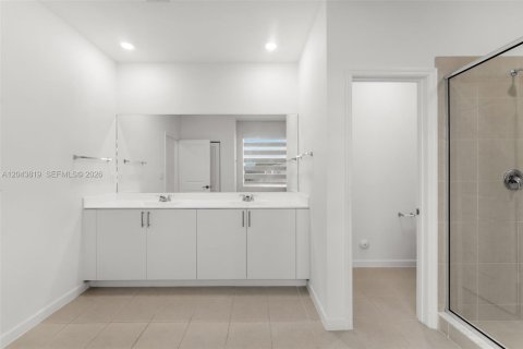 Casa en venta en Miami, Florida, 5 dormitorios, 321.07 m2 № 2269513 - foto 23