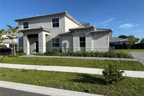 Casa en venta en Miami, Florida, 5 dormitorios, 321.07 m2 № 2269513 - foto 2