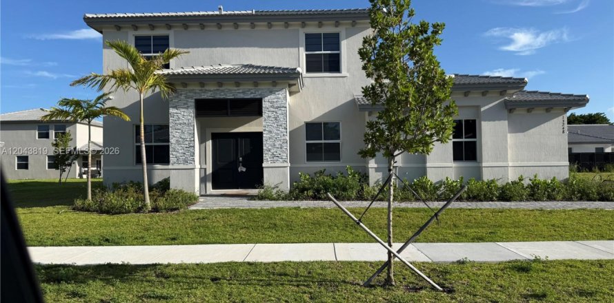 Casa en Miami, Florida 5 dormitorios, 321.07 m2 № 2269513