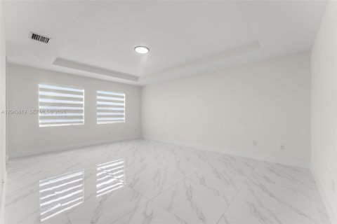 Casa en venta en Miami, Florida, 5 dormitorios, 321.07 m2 № 2269513 - foto 19