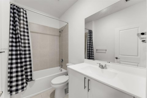 Casa en venta en Miami, Florida, 5 dormitorios, 321.07 m2 № 2269513 - foto 29