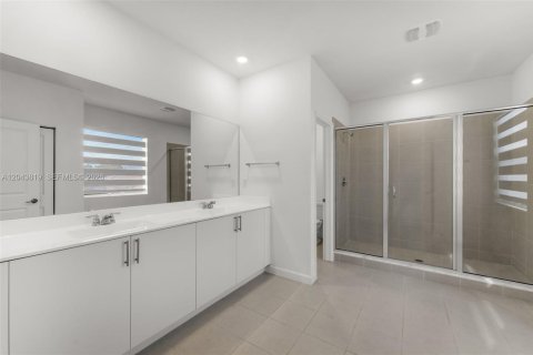 Casa en venta en Miami, Florida, 5 dormitorios, 321.07 m2 № 2269513 - foto 25