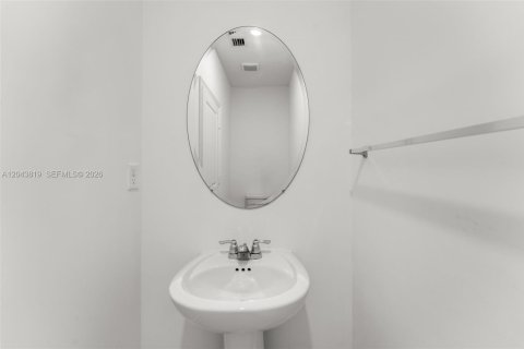 Casa en venta en Miami, Florida, 5 dormitorios, 321.07 m2 № 2269513 - foto 17
