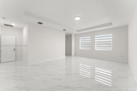 Casa en venta en Miami, Florida, 5 dormitorios, 321.07 m2 № 2269513 - foto 20