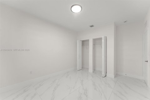Casa en venta en Miami, Florida, 5 dormitorios, 321.07 m2 № 2269513 - foto 16